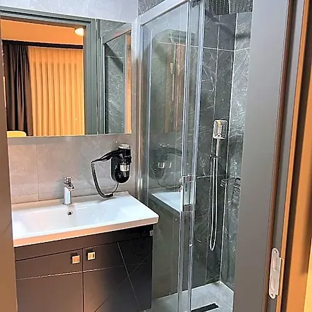Zulu Otel *